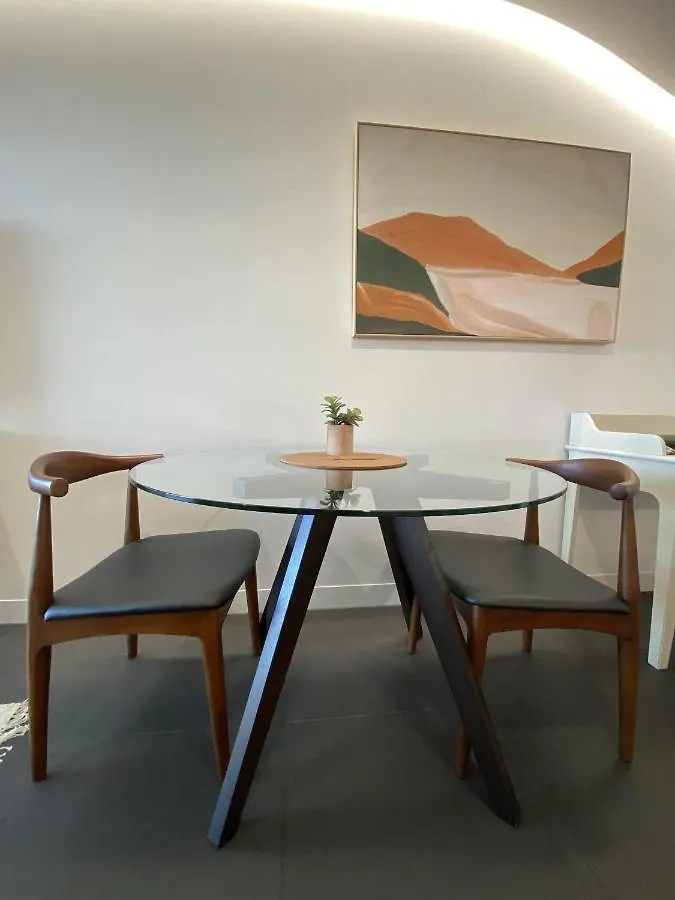 Stylish Central Lake View Apartment - Free Parking Canberra
