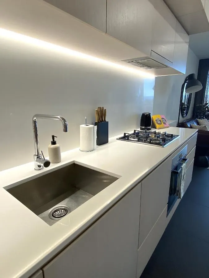 Stylish Central Lake View Apartment - Free Parking Canberra 0*,  Australië