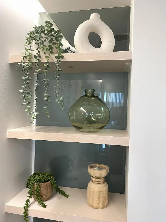 Stylish Central Lake View Apartment - Free Parking Canberra